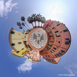 Laigueglia - La Piazza Marconi con l'aquila simbolo di Laigueglia