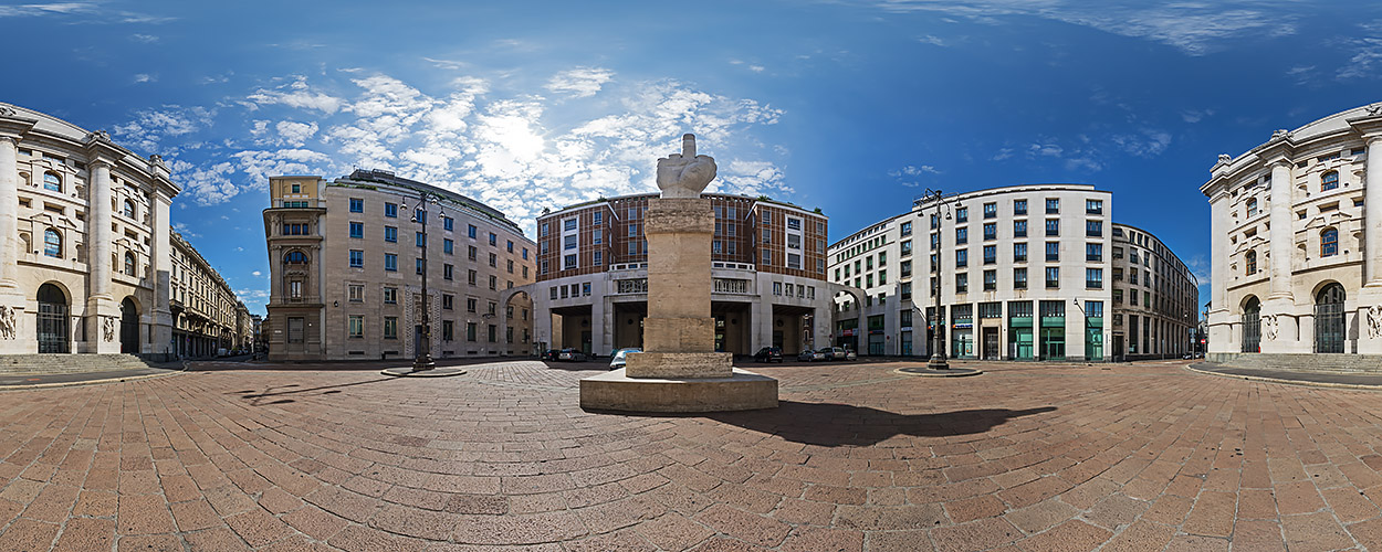 Piazza Affari dove ha sede la Borsa di Milano. Al centro la moderna scultura di Cattelan