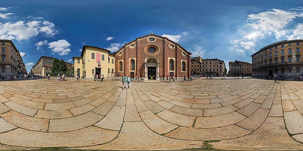 Piazza Santa Maria delle Grazie con la splendida chiesa e l’Ingresso al Cenacolo Vinciano
