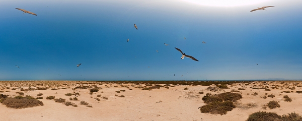 L’infuocato interno di una delle Isole di Hamata nel Mar Rosso, presso la costa di Marsa Alam nel sud dell’Egitto
